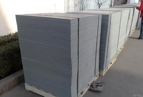 <a href=http://m.phoenixcarpet.cn/ target=_blank class=infotextkey>免燒磚托板</a>的種類